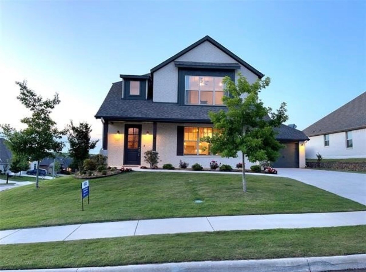 Building Photo - 560 Inwood St