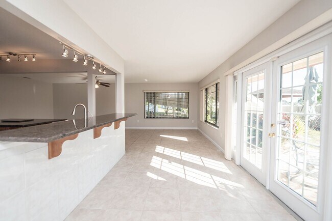 Building Photo - Welcome to this spacious three-bedroom, three-bath home in the heart of Palm Bay