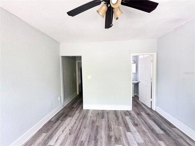 Building Photo - 704 Cordova Dr