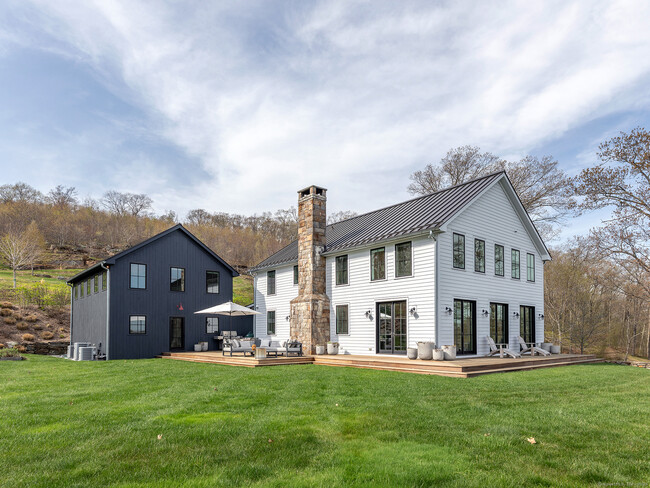 Building Photo - 49 Couch Rd