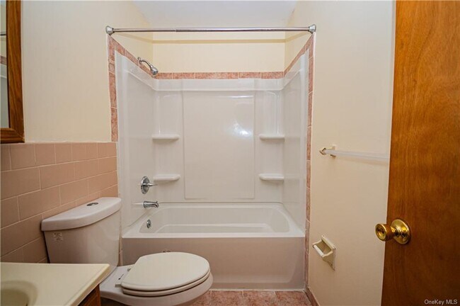 Building Photo - 20 Peddler Hill Rd