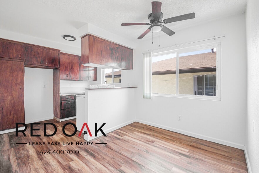 Building Photo - 10714 Western Ave