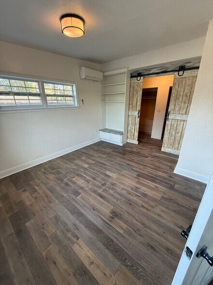 Building Photo - 940 W Fairbanks Ave