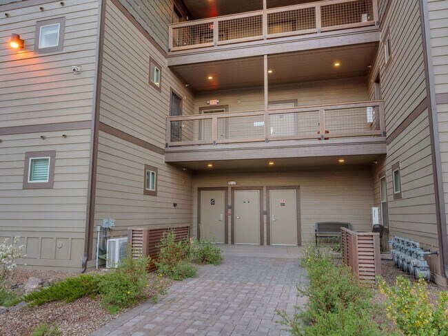 Building Photo - Charming 3BR Condo in Flagstaff