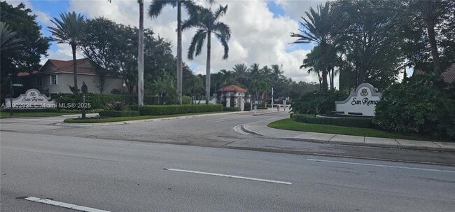 Building Photo - 1002 Sevilla Cir