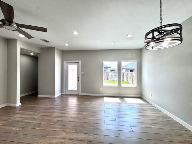 Building Photo - 1412 El CAPORAL DR.