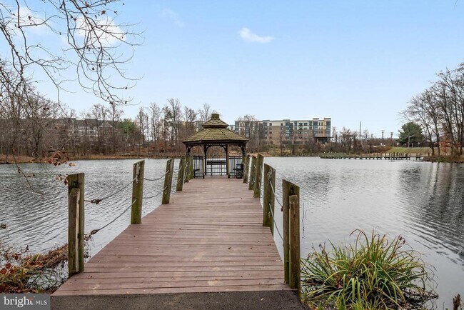 Building Photo - 8961 Town Center Cir