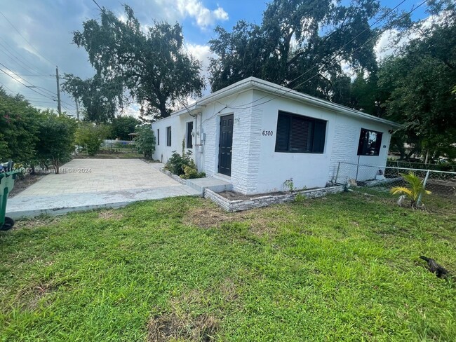 Primary Photo - 6300 NE Miami Pl