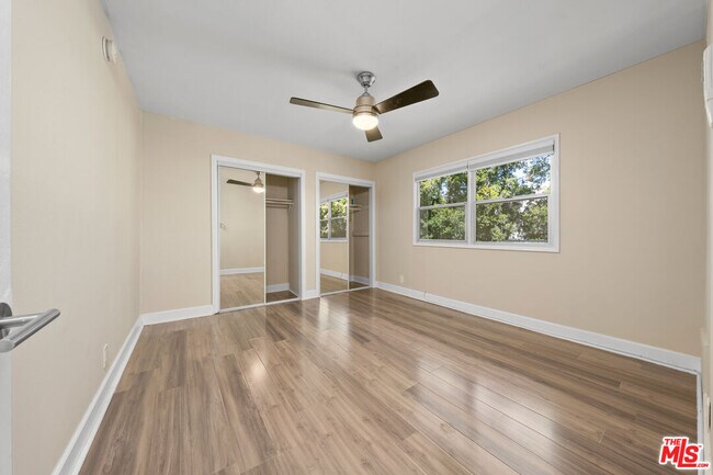 Building Photo - 8555 Sherwood Dr