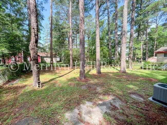 Building Photo - Updated 3 Bedroom home with Luxury Vinyl P...