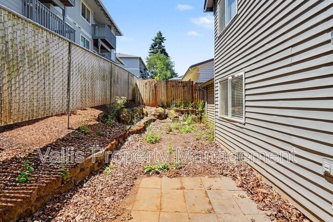 Building Photo - 5262 Springcrest Dr S