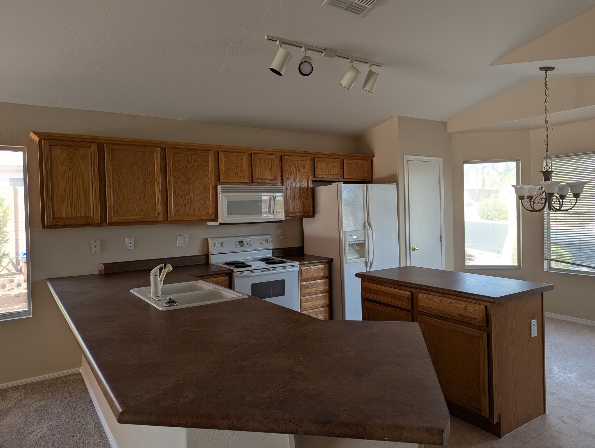 Building Photo - 9287 E Shasta Dr