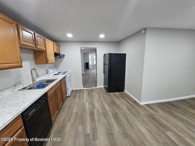 Building Photo - 58 Canaan St