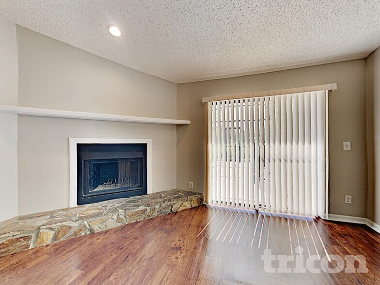 Building Photo - 2025 Helm Ln
