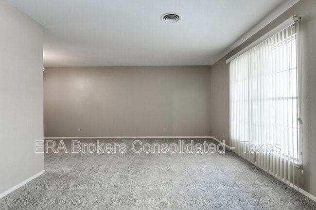 Building Photo - 3214 Leyte St