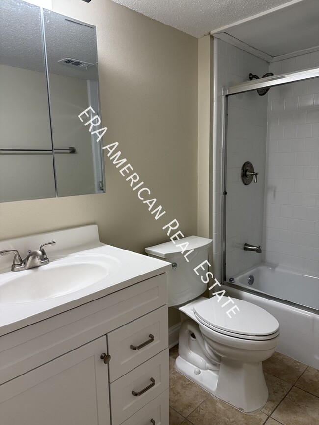 Building Photo - 405 Marshall Ct