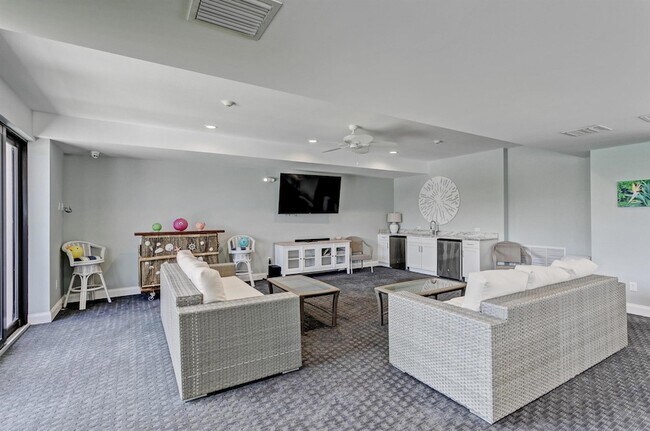 Building Photo - 145 S Ocean Ave