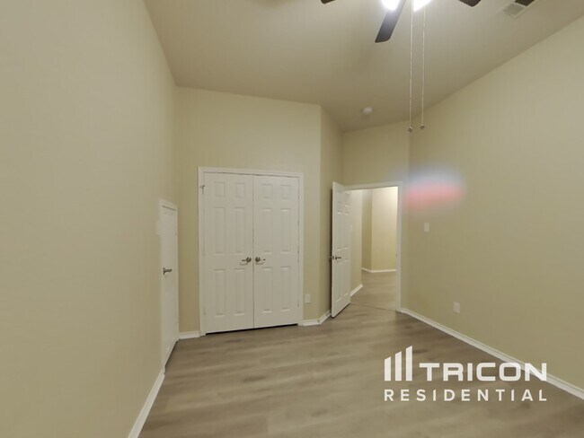 Building Photo - 1505 Parkside Dr