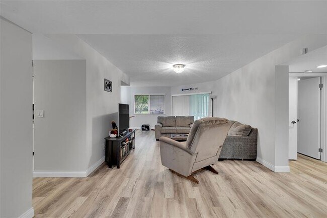 Building Photo - 9312 NW 9th Pl
