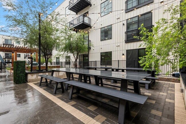 Building Photo - 4315 S Congress Ave