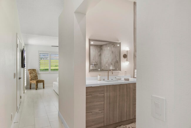 Building Photo - 269 Vista Royale Cir W