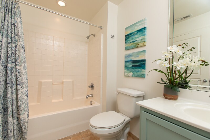 Building Photo - 670 Town Center Dr