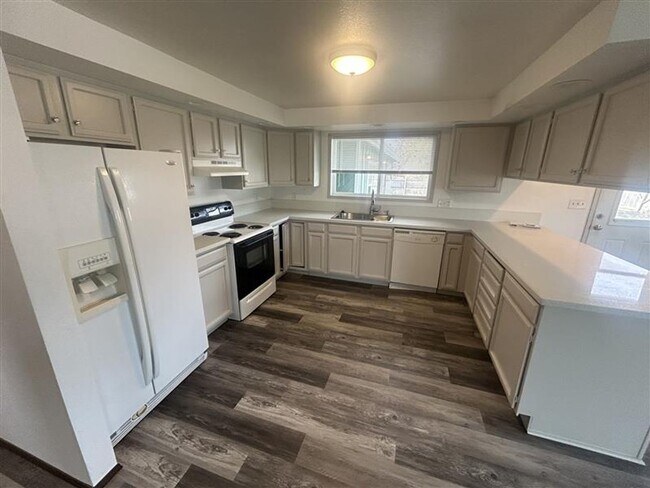 Building Photo - 209 E 3rd St