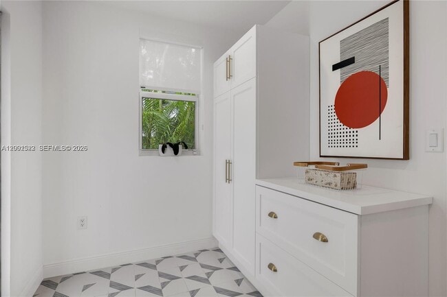 Building Photo - 320 NE 88th St