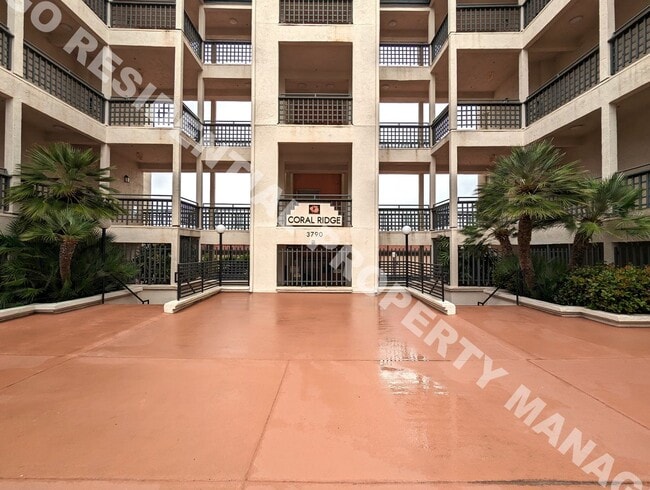 Building Photo - Desirable North Park Condo with Amazing Vi...
