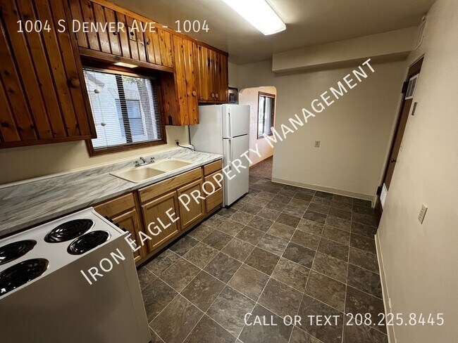 Building Photo - 1004 S Denver Ave