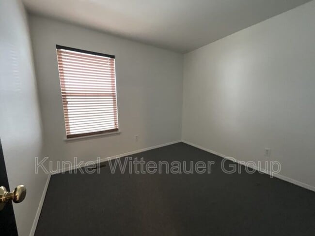 Building Photo - 2746 Brookrun Dr