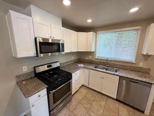 Building Photo - 7860 Sunny Brae Ave