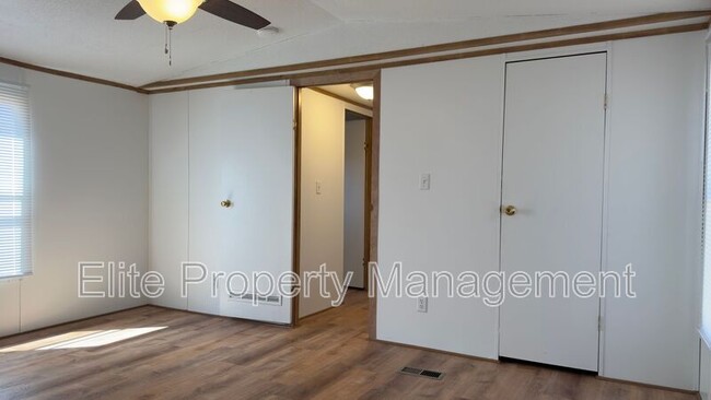 Building Photo - 98 E Byrd Dr
