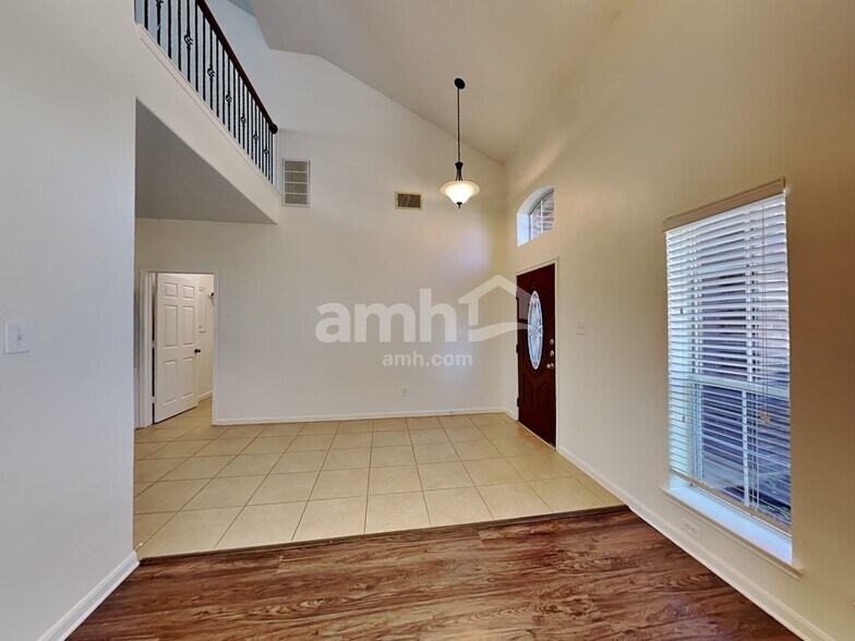 Building Photo - 2303 Cantabria Ln