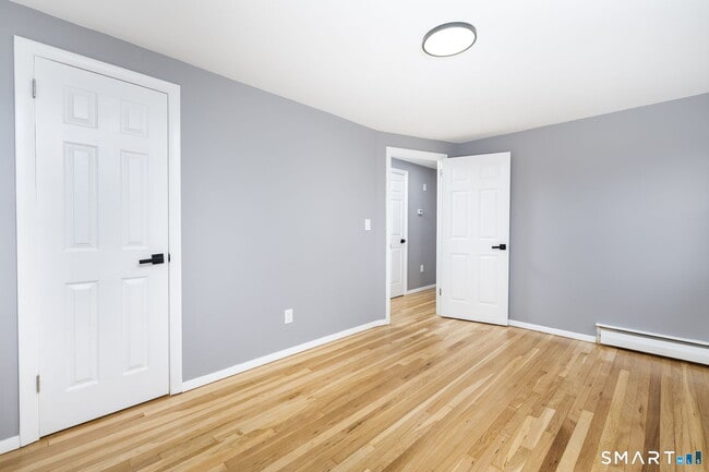 Building Photo - 555 Graham Rd