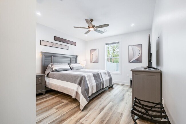 Building Photo - 238 Oleander Dr