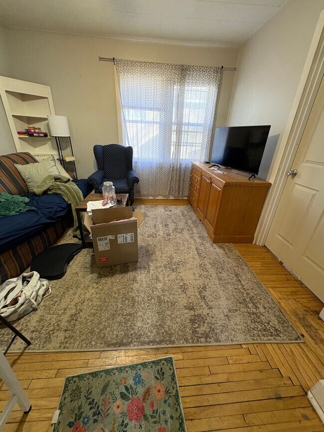 Building Photo - 1527 Ferry St