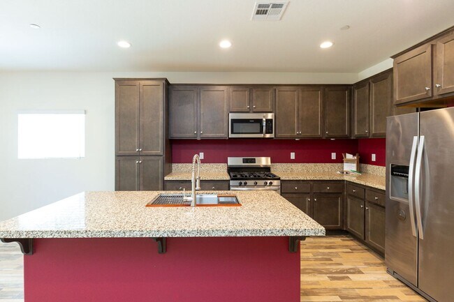 Building Photo - 4 Bed, 3 Bath - Fallbrook Single Family Home