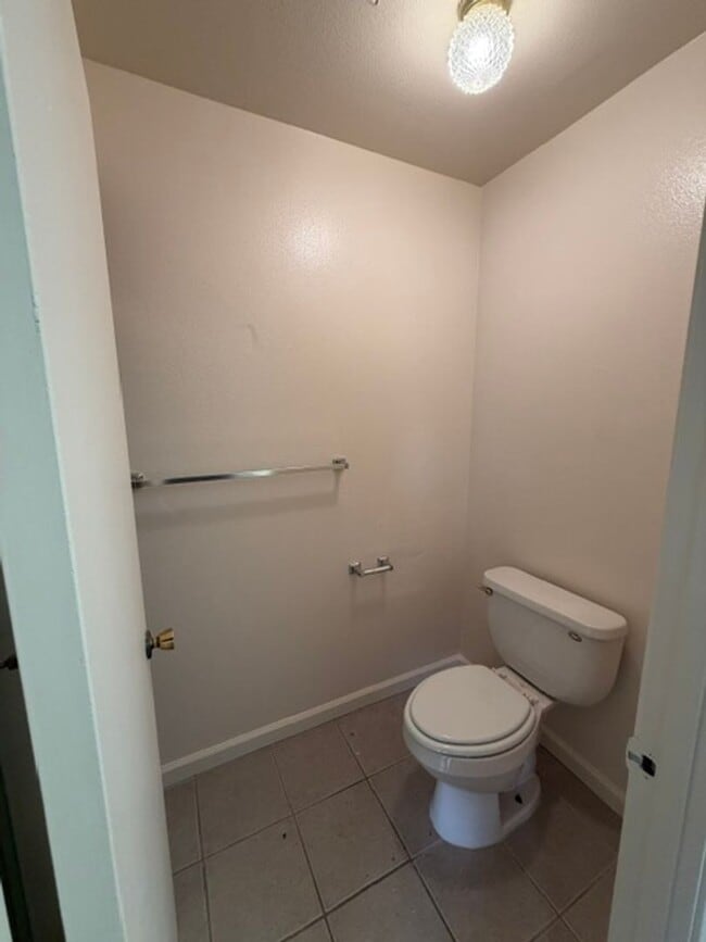 Building Photo - Beautiful 2 Bedroom and 2.5 Bathroom Condo $1,775.00
