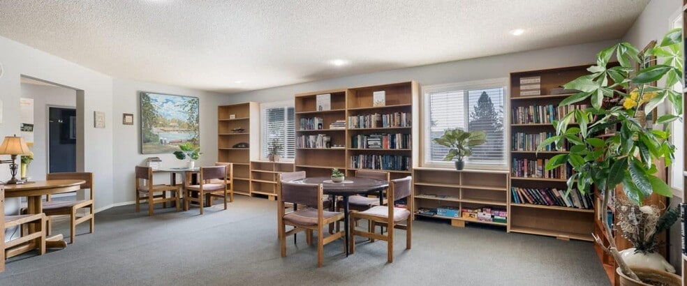 Building Photo - 2099 W Plymouth Cir