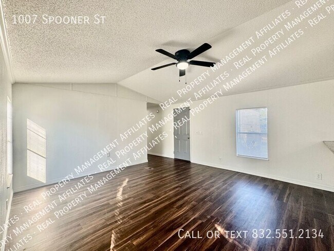 Building Photo - 1007 Spooner St