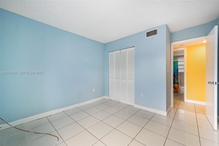 Building Photo - 1725 W 60th St
