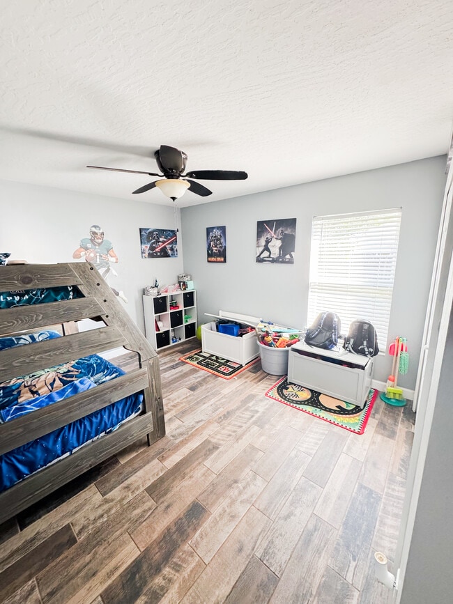Building Photo - 5560 River Oaks Dr