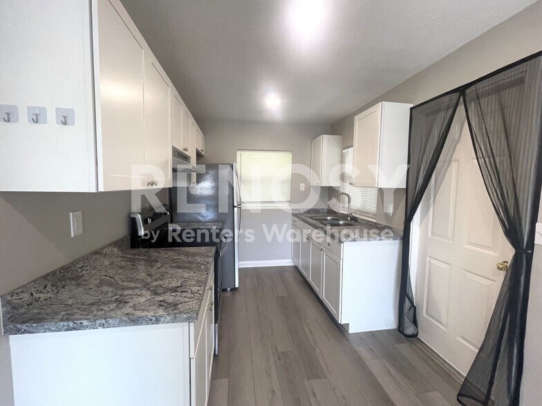 Building Photo - 310 S Arcturas Ave