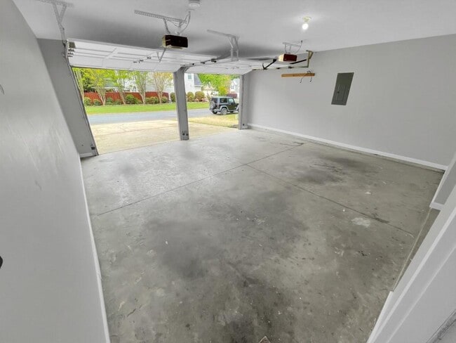 Building Photo - 1926 Leacroft Ct