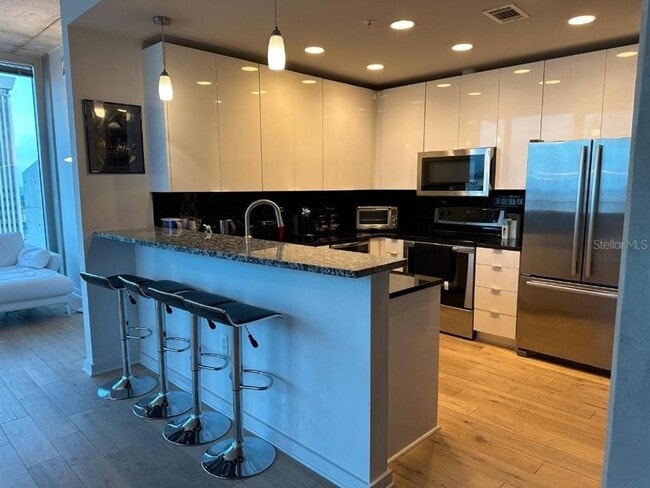 Building Photo - 777 N Ashley Dr