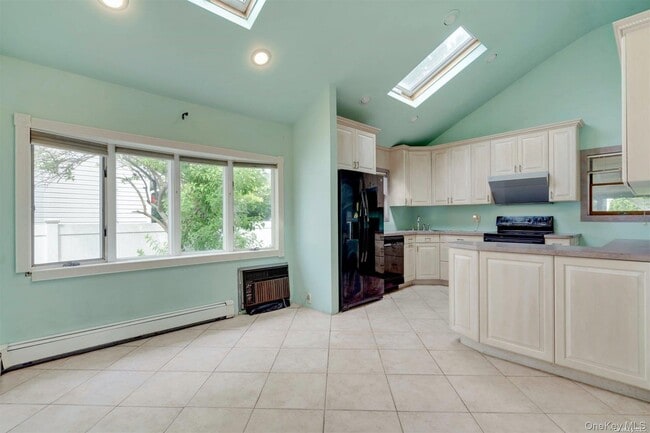 Building Photo - 4 Cheshire Rd