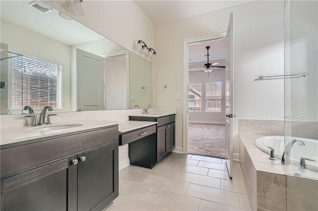 Building Photo - 1412 Saddlespur Ln