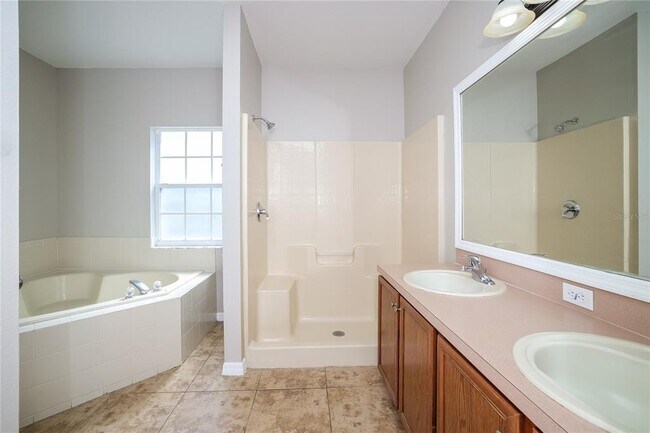 Building Photo - 446 Spike Ct
