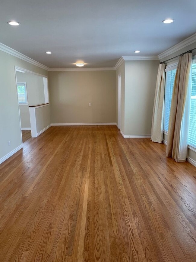 Building Photo - Beautiful Southwood Home for Lease